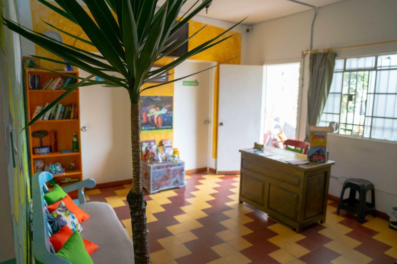 Los Andes Hostel Medellín Buitenkant foto