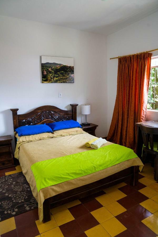 Los Andes Hostel Medellín Buitenkant foto