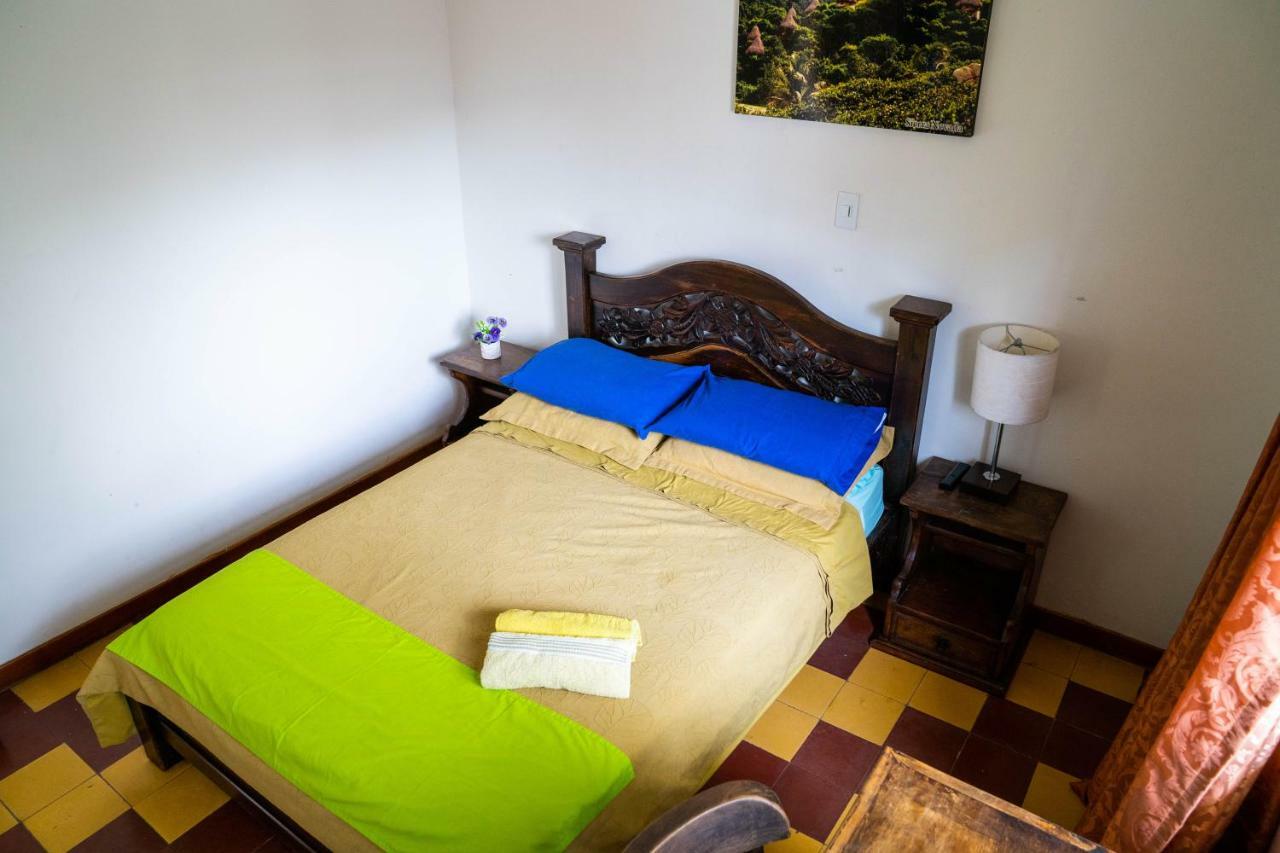 Los Andes Hostel Medellín Buitenkant foto