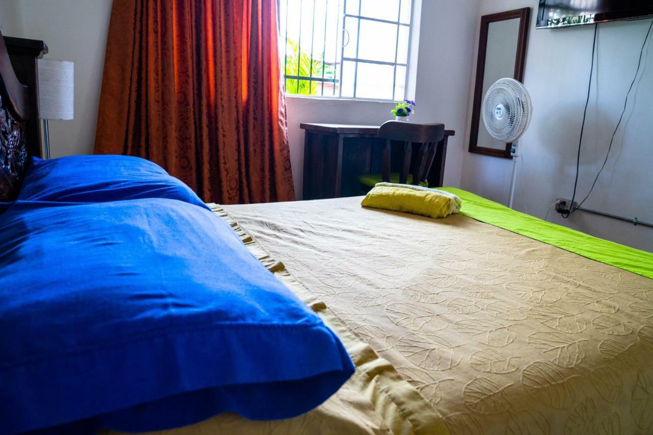 Los Andes Hostel Medellín Buitenkant foto